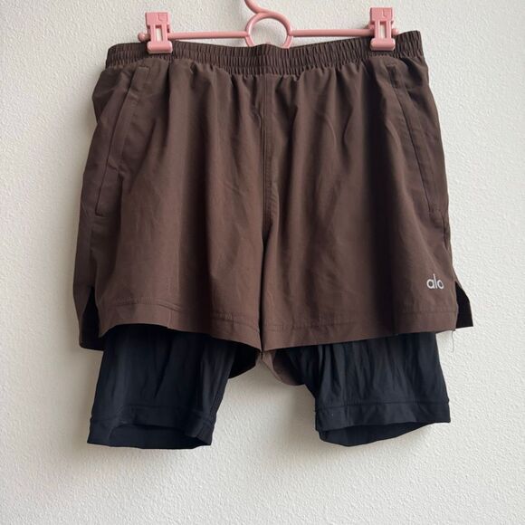Alo Yoga Men’s Size Small 5” Revival 2 In 1 Liner Gym Shorts Espresso Black - Picture 2 of 6
